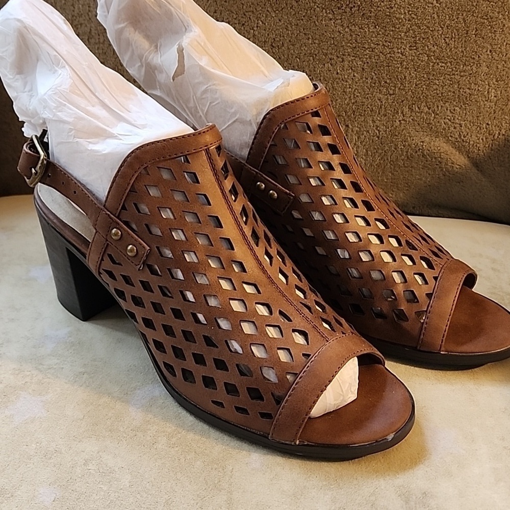 EASY STREET SANDALS Size 8.5 - Picture 2 of 8